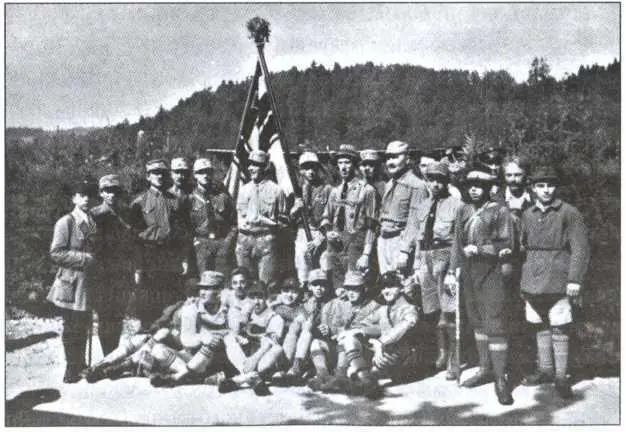 СА в Мюнхене 1925 г 26 февраля 1925 г Адольф Гитлер объявил о воссоздании - фото 18