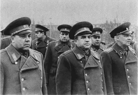 М Г Григорьев на тактикоспециальных учениях Слева направо - фото 25