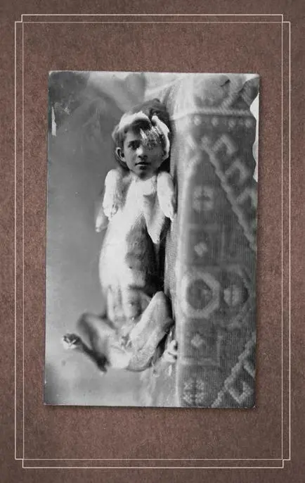 Kneeling there on my grandfathers dusty floor with those photos in my hands I - фото 9
