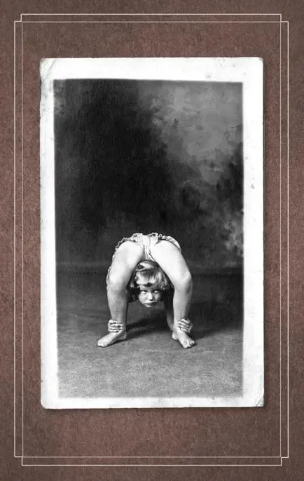Kneeling there on my grandfathers dusty floor with those photos in my hands I - фото 10
