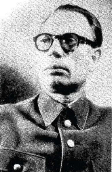 Генерал Андрей Андреевич Власов в 1943 году Выполнив перевод книги С Б - фото 1