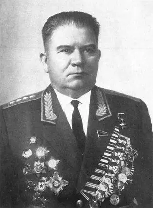 АНДРЕЙ ЛАВРЕНТЬЕВИЧ ГЕТМАН Командир 112й танковой дивизии полковник А Л - фото 8