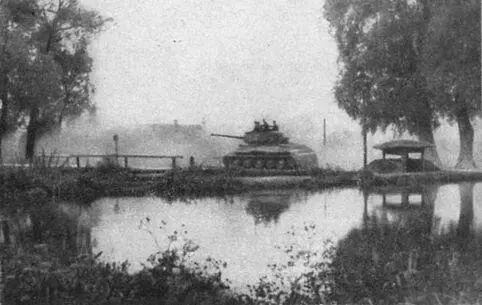 Танк в разведке Украина 1944 г Танки корпуса идут вперед после - фото 53