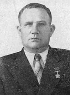 Герой Советского Союза В М БЕНВЕРИН Герой Советского Союза П Ф КОЛЕСНИКОВ - фото 74