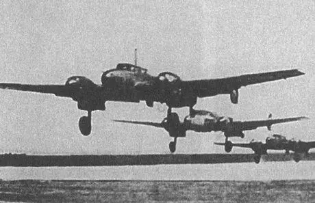 Bf110 взлетают Воздушное снабжение самолетами Ju52 войск окруженных в - фото 34