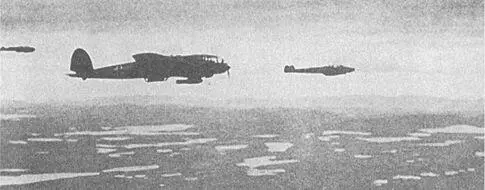 Не111 в сопровождении Bf110 во время налета на Мурманск Ju87 из StG2 - фото 43