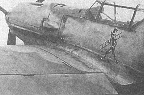 Bf109 из 1JG54 Взлетает майор Траутлофт Эмблема JG54 - фото 63