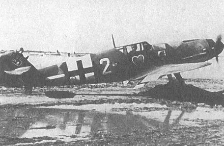 Bf109 из эскадры Грюнхерц готов вылететь на боевое задание С - фото 90