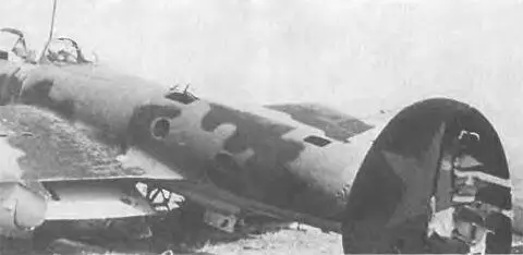 Русский пикирующий бомбардировщик Пе2 в СарыБише 1942 г Сбитый русский - фото 101