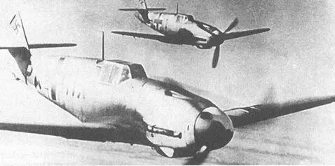 Bf109F1 в ходе боевого вылета Вf109Е на стоянке 2SchG1 Экипаж Ju52 - фото 114