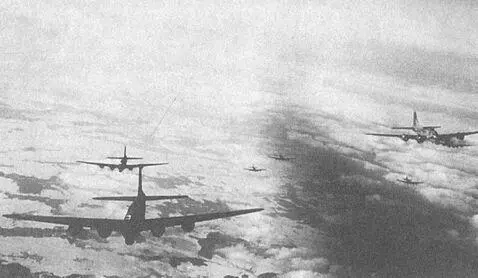 B17 на пути в Руланд Машины из 1й авиадивизии ВВС США С 21 июня 1944 г - фото 149