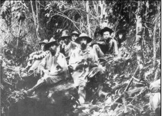 Above A member of Dr Rices 191920 expedition deploys a wireless - фото 30