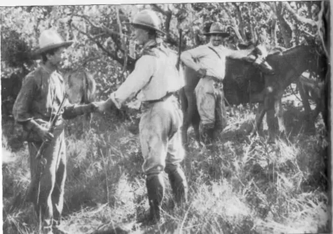 Percy Fawcett con Raleigh Rimell y un guía poco antes de que la expedición - фото 18