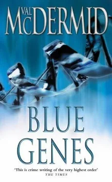 Val Mcdermid Blue Genes обложка книги