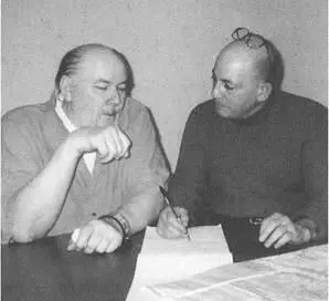 Richard y el autor hablando del libro Merrick y Chris en una reciente fiesta - фото 17