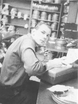Richard trabajando en el laboratorio cinematográfico en 1962 Richard y - фото 6