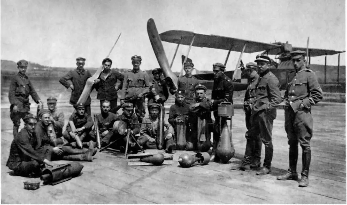 Молоді полякиякі наприкінці 1918 р вступили добровольцями до польського - фото 45