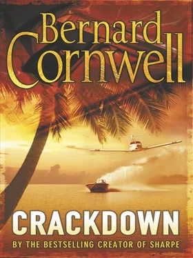 Bernard Cornwell Crackdown обложка книги