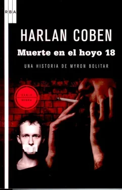 Harlan Coben Muerte en el hoyo 18 обложка книги