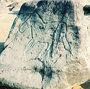 Наскальные рисункипетроглифы СикачиАляна Базальтовый валун с изображением - фото 111