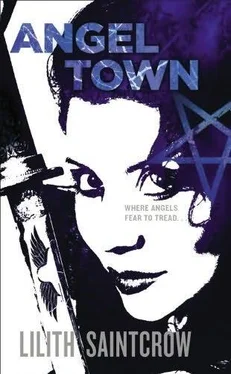 Lilith Saintcrow Angel Town обложка книги