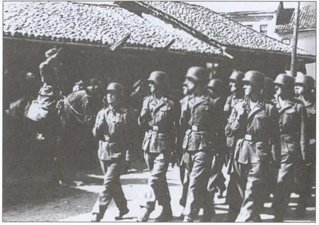 Личный состав крымскотатарского батальона Schuma Крым Осень 1942 г - фото 35