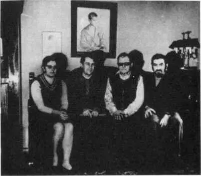 В московской квартире Шостаковича Слева направо жена композитора Ирина его - фото 1