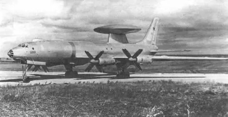 Опытный образец Ту126 на аэродроме Самолёт мог находиться в воздухе в течение - фото 9