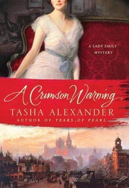 Tasha Alexander A Crimson Warning обложка книги