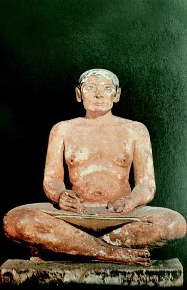 Статуя писца Каи Раскрашенный известняк V династия Париж Лувр Жизнь в - фото 21