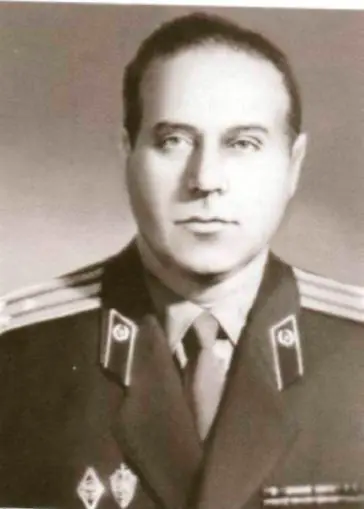 Полковник госбезопасности Здесь в КГБ республики Гейдар Алиевич работал до - фото 24