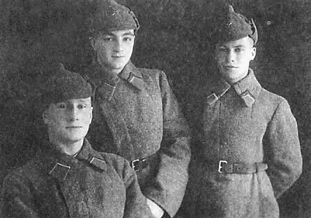 5 Курсанты Качинской школы пилотов Слева направо Тимур Фрунзе Степан - фото 5