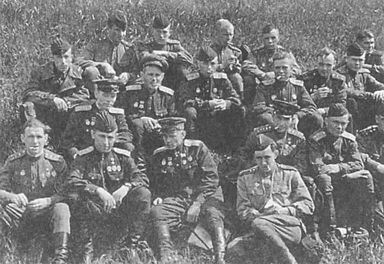 19 Летчики 32го гв ИАП В Орехов В Савельев С Долгушин И Холодов С - фото 19