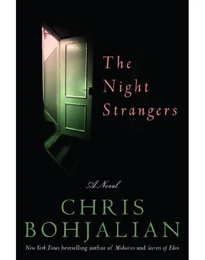 Chris Bohjalian The Night Strangers обложка книги