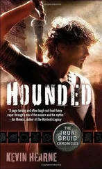 Kevin Hearne - Hounded