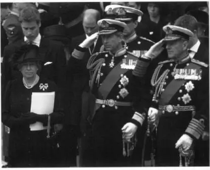 The Queen Mothers funeral at Westminster Abbey She lived to the age of 101 - фото 21