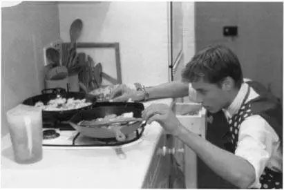 Prince William learning to cook at Eton The photo was one of a series shot for - фото 22