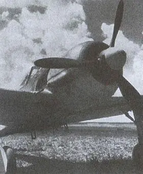 Готовый к взлету истребитель Fw190 На аэродроме в России пикирующий - фото 45