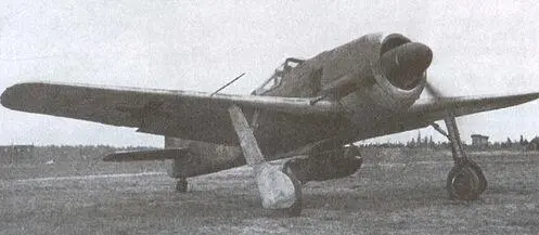 Истребительбомбардировщик Fw190 перед стартом На таком самолете полковник - фото 79