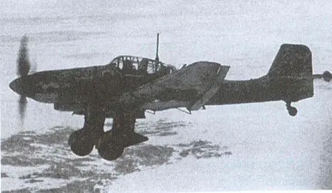 Ju87 Штука с тяжелыми бомбами над Черным морем Взлет с катапульты боевого - фото 85
