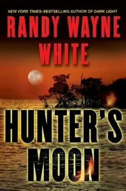 Randy White Hunter's moon обложка книги