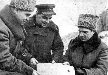 На КП армии генералы Гуров Крылов Чуйков Штурмовая группа ведет огонь на - фото 17