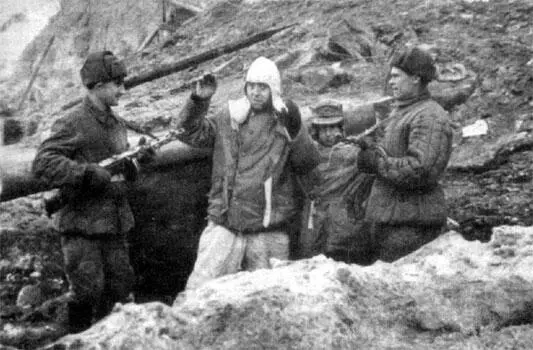 Фашисты все чаще стали поднимать руки Генерал С С Гурьев Маршал - фото 27