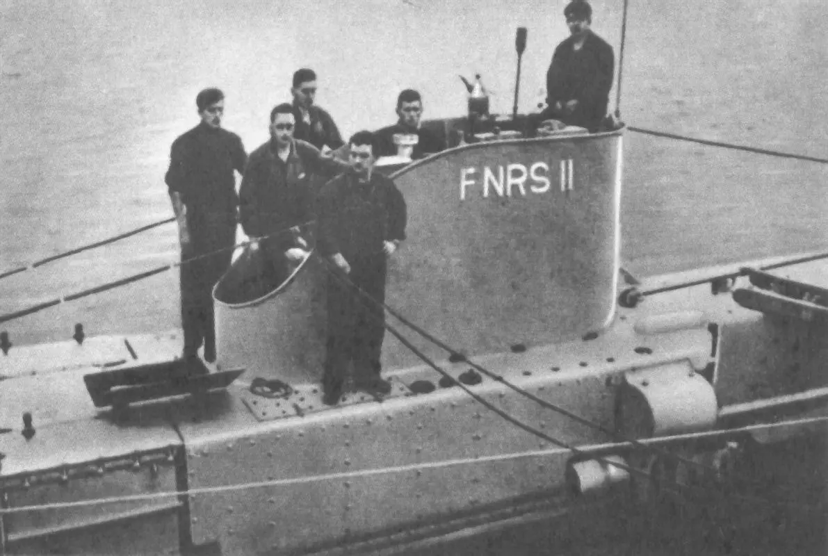 Экспедиция в Японию 1958 год Экипаж на борту батискафа Слева направо Тибо - фото 4