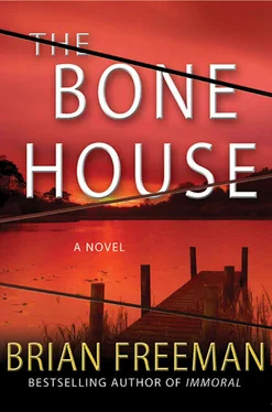 Brian Freeman The Bone House обложка книги