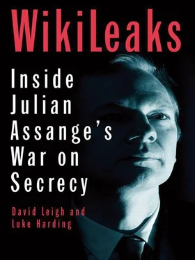 Harding, Luke WikiLeaks: Inside Julian Assange's War on Secrecy обложка книги