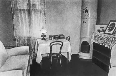 В этой комнате которую Ленин снимал в 18941895 гг в Б Казачьем переулке в - фото 37