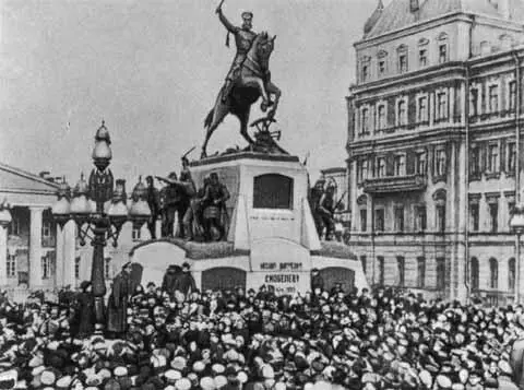 Митинг на Скобелевской площади в Москве в дни Февральской революции В И - фото 69