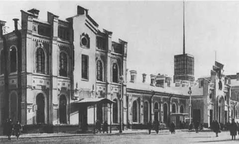 Так выглядел Финляндский вокзал в Петрограде в 1917 г С этого броневика В И - фото 72