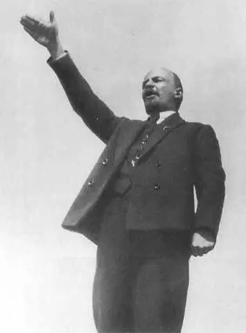 Во главе Страны Советов В И Ленин после заседания I Всероссийского съезда - фото 96